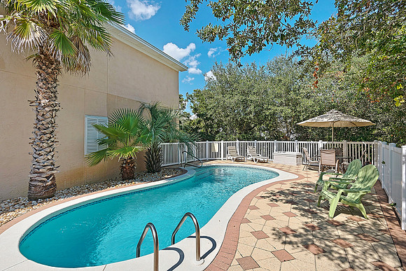 266PelicanCircle20150831_034