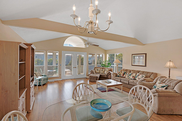 266PelicanCircle20150831_099